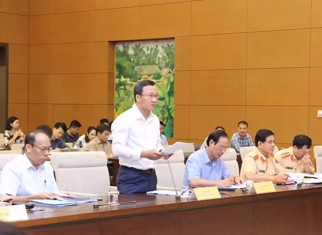 Phó Chủ tịch Thường trực Uỷ ban ATGT Quốc gia Khuất Việt Hùng
