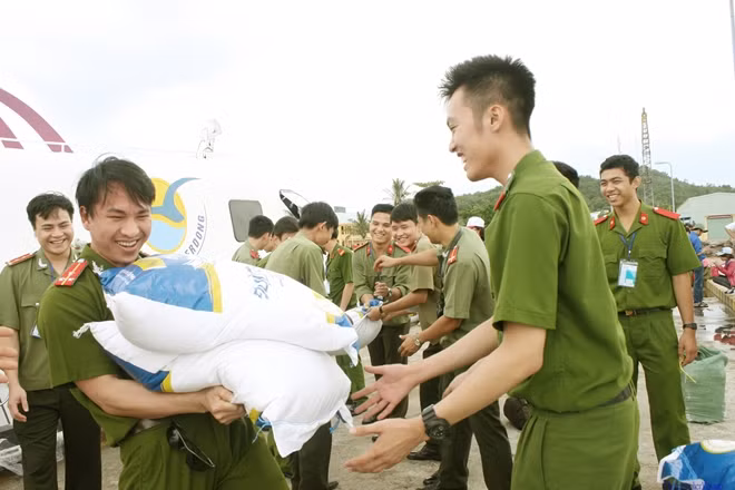 Sôi nổi, hào hứng trong những phần việc xã hội từ thiện, chung sức cùng cộng đồng