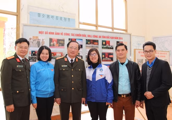 Thứ trưởng Nguyễn Văn Thành với các đại biểu dự buổi toạ đàm