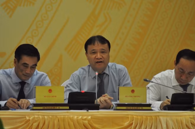 Thứ trưởng Đỗ Thắng Hải trả lời tại buổi họp báo