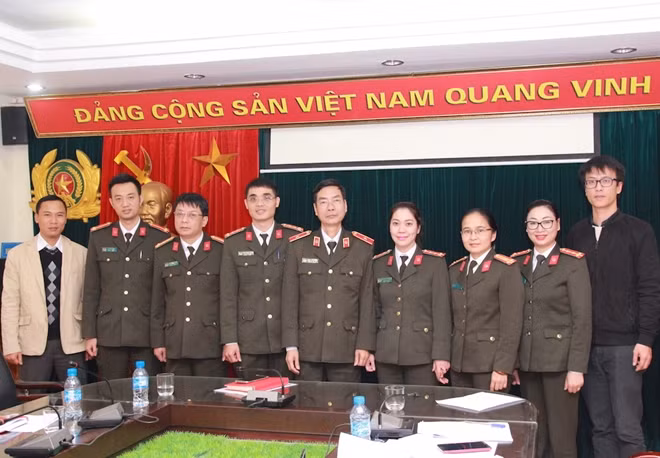 Thiếu tướng Phạm Văn Miên và các đại biểu