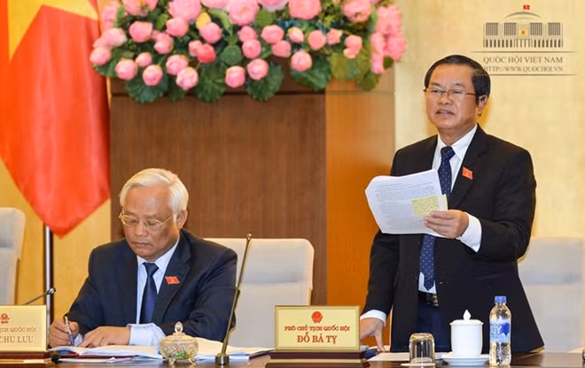 Phó Chủ tịch Quốc hội Đỗ Bá Tỵ tham luận tại phiên họp