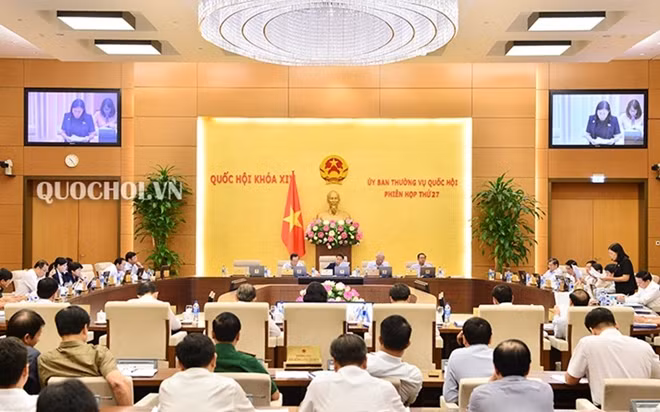 Quang cảnh phiên họp