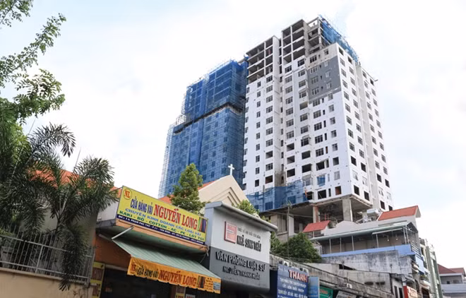 20 hộ dân Chung cư Bảy Hiền bất ngờ bị đuổi ra khỏi nhà.