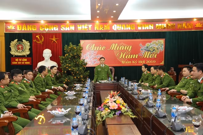 Tư lệnh CSCĐ Phạm Quốc Cương thăm hỏi, chúc tết CBCS Bộ Tư lệnh CSCĐ