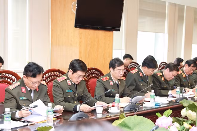 Các đại biểu tham dự buổi làm việc
