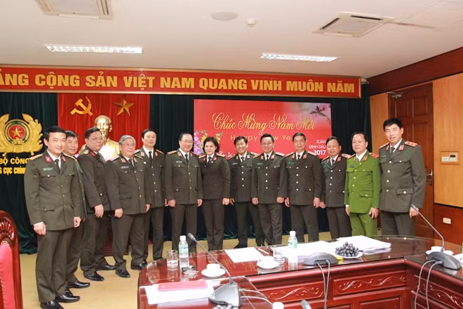 Thứ trưởng Nguyễn Văn Thành với các đại biểu tại buổi làm việc