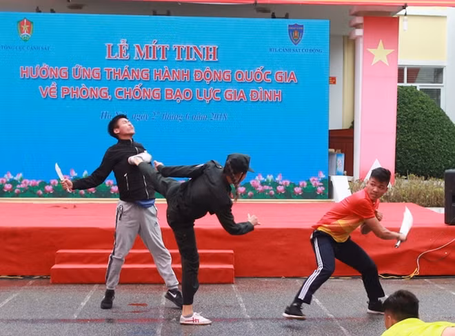 và các tình huống đối kháng