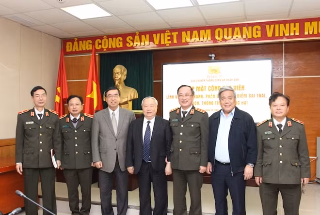 Thứ trưởng Nguyễn Văn Thành với các đại biểu tại buổi gặp mặt