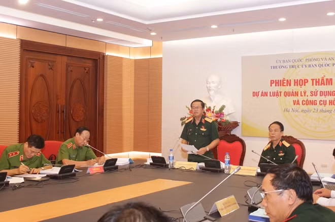 Phó Chủ tịch Quốc hội Đỗ Bá Tỵ phát biểu chỉ đạo phiên họp