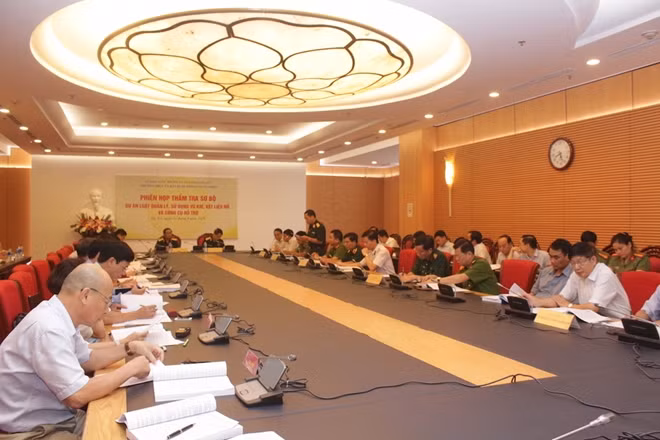 Toàn cảnh phiên họp, sáng 23-8