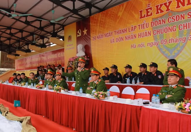Tư lệnh CSCĐ Phạm Quốc Cương phát biểu rút kinh nghiệm tại buổi tổng duyệt
