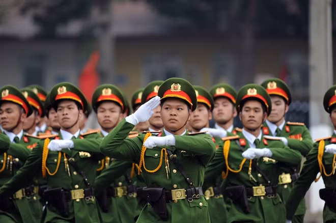CBCS tham gia phần điều lệnh đội ngũ