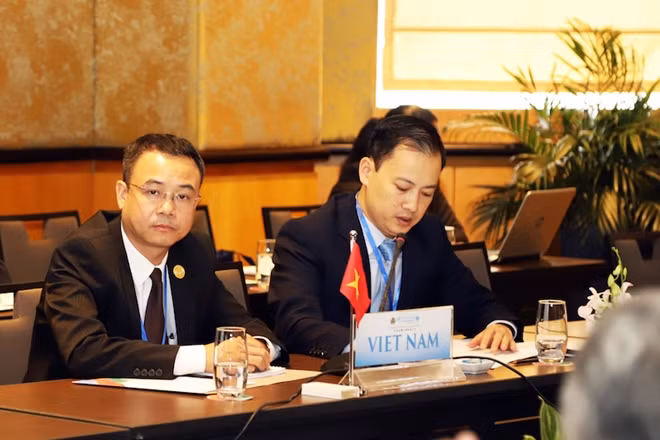 Các đại biểu tham dự cuộc họp