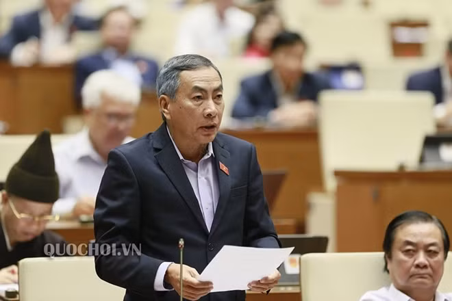 ĐBQH Phạm Văn Hoà