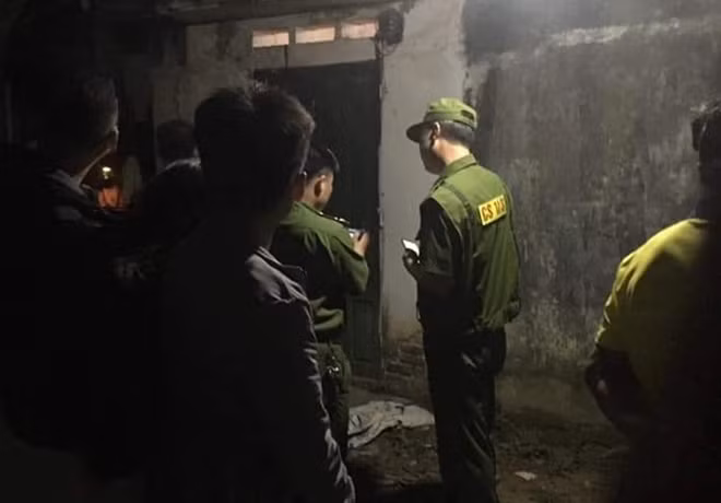 Lực lượng Công an có mặt hiện trường điều tra làm rõ.