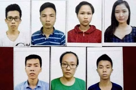 Các đối tượng làm giấy tờ bệnh viện giả bị cơ quan bắt giữ. Các đối tượng làm giấy tờ bệnh viện giả bị cơ quan bắt giữ.