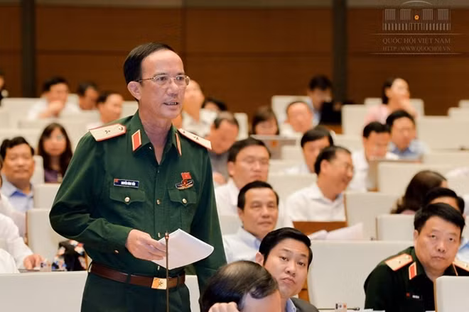 Đại biểu Nguyễn Đình Tiến phát biểu trước Quốc hội