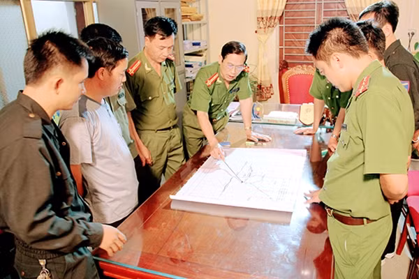 Lãnh đạo Công an tỉnh Sơn La chỉ đạo công tác đấu tranh với tội phạm ma túy.