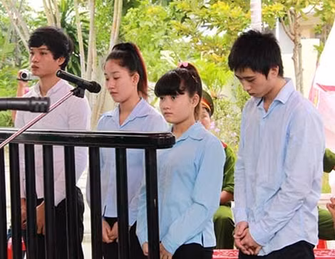 4 bị cáo Huy, Huyền, Lài, Thuận tại Tòa.