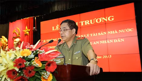 Thiếu tướng Nguyễn Văn Chuyên báo cáo tình hình, kết quả quá trình nghiên cứu, xây dựng hệ thống tin học quản lý tài sản công trong CAND.