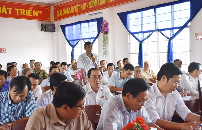 Cử tri xã Phong Thạnh A phát biểu ý kiến.