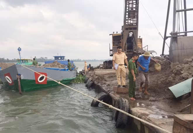 Vụ việc đang được Thủy đoàn II (Cục CSGT) điều tra, xử lý theo quy định của pháp luật.