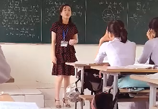 Cô giáo Huỳnh Sơn Ca hát cải lương trên nền thơ Truyện Kiều.