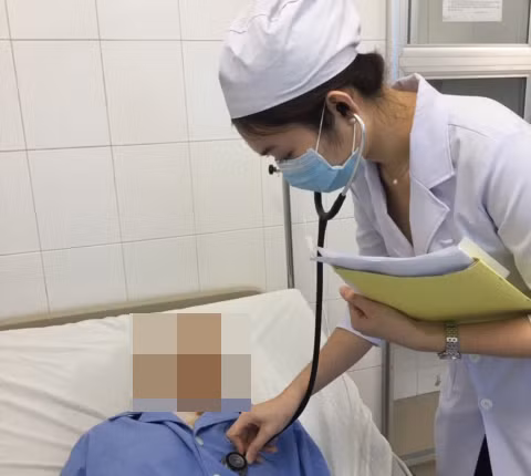 Cụ Ba đang được chăm sóc tại BVĐKTƯ Cần Thơ.