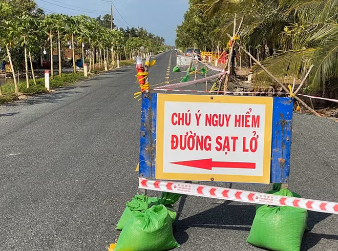 Cơ quan chức năng cắm biển cảnh báo nguy hiểm.