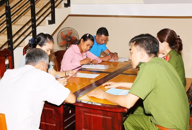Khảo sát ý kiến công dân đánh giá mức độ hài lòng đối với việc thu thập thông tin dân cư và bố trí Công an xã chính quy.