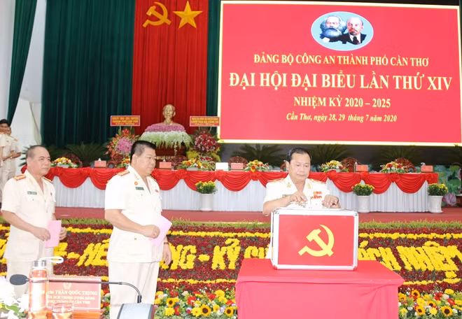 Đại hội tiến hành bầu Ban Chấp hành Đảng bộ Công an TP Cần Thơ, nhiệm kỳ 2020-2025.
