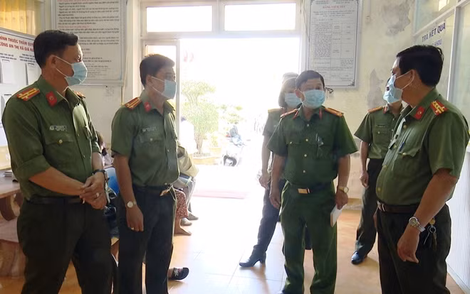 Ban Chỉ đạo phòng chống dịch bệnh COVID-19 Công an tỉnh Bạc Liêu kiểm tra công tác phòng chống dịch tại Công an thị xã Giá Rai.