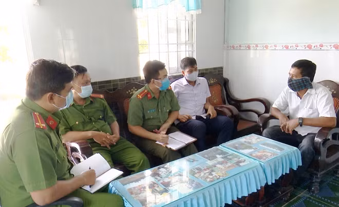 Công an tỉnh Bạc Liêu vận động đồng bào Khmer đón Tết Chôl Chnăm Thmây tại nhà, nhằm phòng chống dịch bệnh COVID-19.