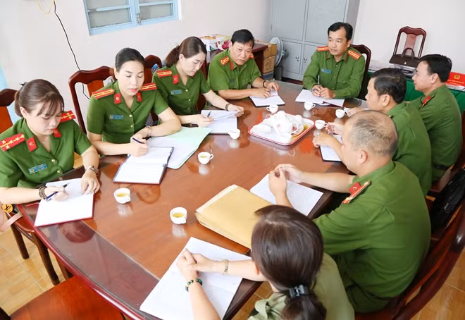 Đoàn Cục CSQLHC về TTXH (Bộ Công an) làm việc tại xã Đại Hải, huyện Kế Sách (Sóc Trăng).