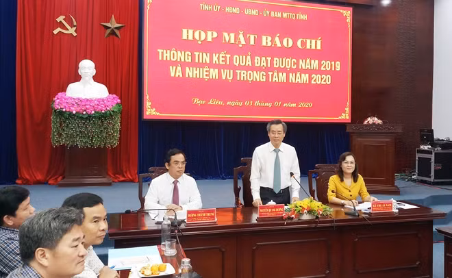 Đồng chí Nguyễn Quang Dương, Bí thư Tỉnh ủy Bạc Liêu, phát biểu tại buổi họp mặt.