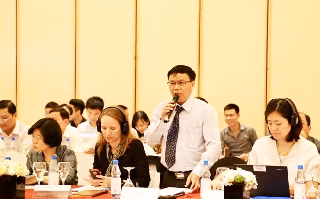 PGS.TS Nguyễn Hồng Tiến trong một hội nghị bàn về hạ tầng kỹ thuật.