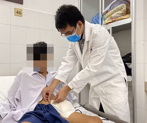 Cứu sống bàn tay bị dập nát do sử dụng pháo tự chế