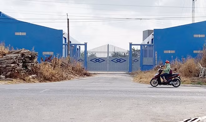 Vợ chồng ông Tường, bà Đào xây dựng nhà kho trên phần đất chuyển đổi mục đích sai quy định.