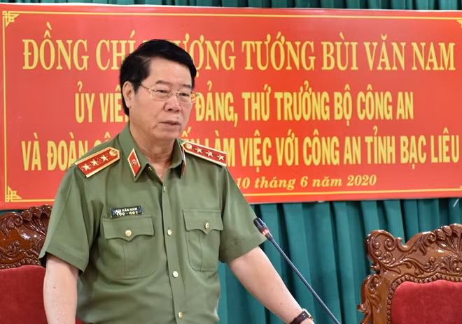 Thứ trưởng Bùi Văn Nam phát biểu chỉ đạo tại buổi làm việc.
