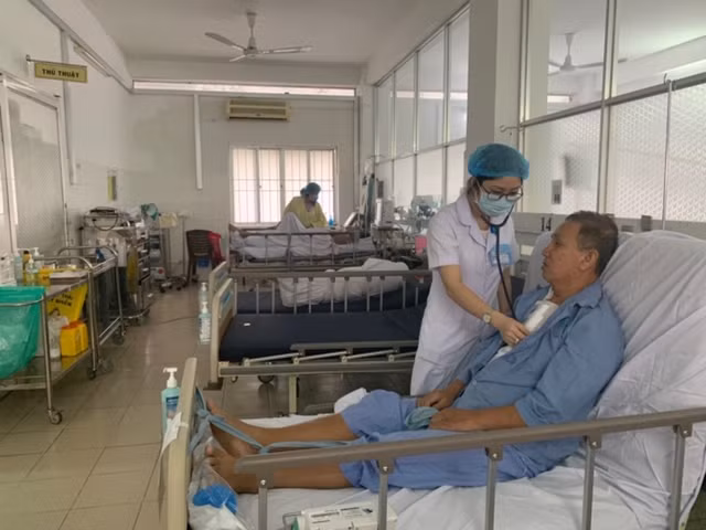 Bệnh nhân Hiếu đang điều trị tại BVĐKTƯ Cần Thơ.