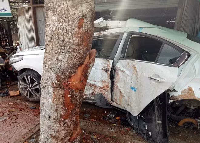 Hiện trường vụ tai nạn khiến 5 người bị thương.