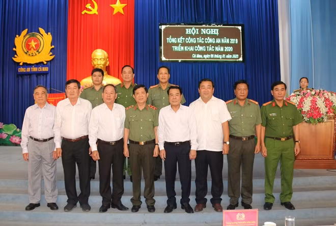Thứ trưởng Nguyễn Văn Sơn, cùng các đại biểu tham dự Hội nghị.