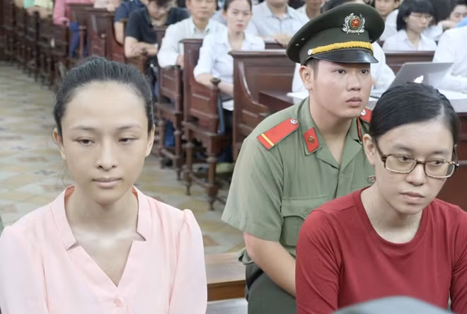 Phương Nga và Thuỳ Dung tại phiên toà tháng 6-2017