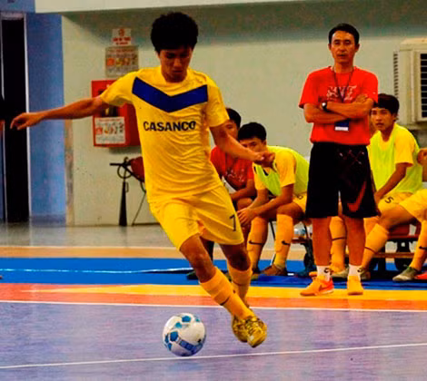 Cầu thủ của đội Casanco đã bị khán giả chỉ trích rất nhiều trên sàn đấu futsal.