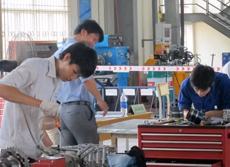 Nâng cao chất lượng đào tạo và giải quyết việc làm là cách thu hút học sinh học nghề.