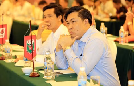 Tân TGĐ Cao Văn Chóng (phải) đã thể hiện những ấn tượng đầu tiên. Ảnh: H.M