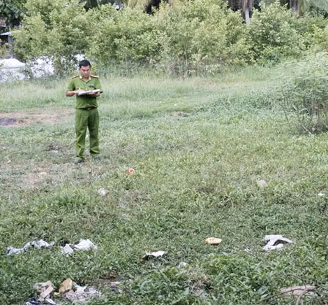 Cơ quan Cảnh sát Điều tra khám nghiệm hiện trường, nơi chị Nhi bị đốt.