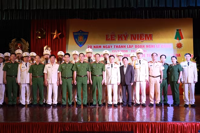 Đại biểu dự buổi lễ