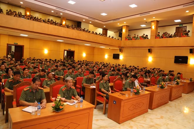 Cán bộ, chiến sĩ các đơn vị trực thuộc Bộ trưởng học tập, quán triệt và triển khai thực hiện Nghị quyết Trung ương 7 (khóa XII).